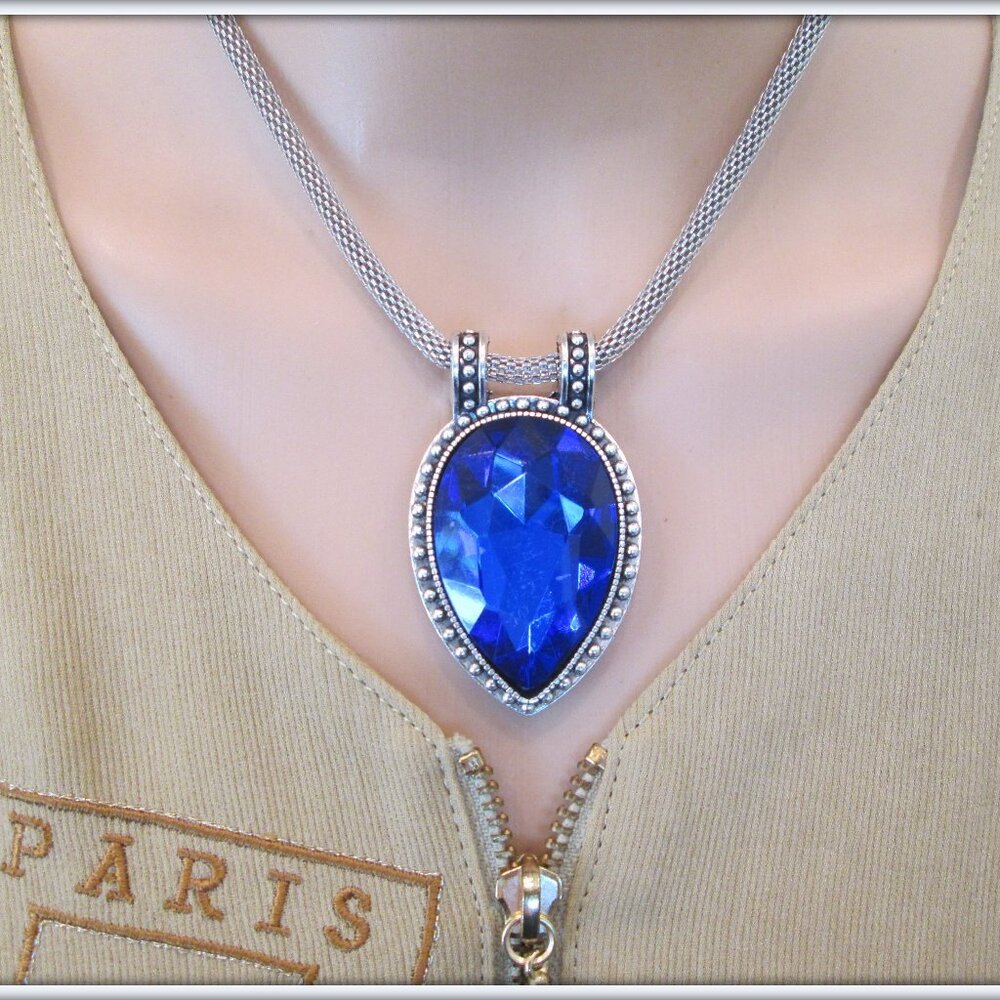Australian crystal pear cut blue gemstone ladies vintage necklace
